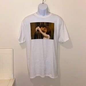 NWOT Unisex “Friends” Rachel & Ross Embrace Tee